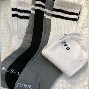 Rae Dunn 5 pair crew socks.